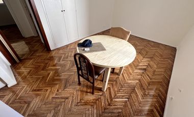 Mb depto de 3 amb, muy luminoso al lateral - Exc estado - Mb