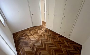 Mb depto de 3 amb, muy luminoso al lateral - Exc estado - Mb