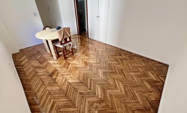 Mb depto de 3 amb, muy luminoso al lateral - Exc estado - Mb
