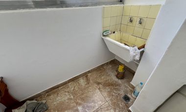 Mb depto de 3 amb, muy luminoso al lateral - Exc estado - Mb