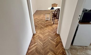 Mb depto de 3 amb, muy luminoso al lateral - Exc estado - Mb