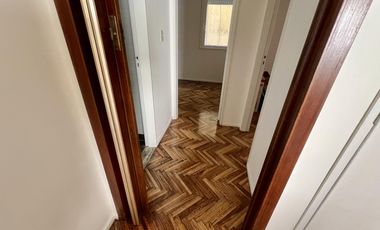 Mb depto de 3 amb, muy luminoso al lateral - Exc estado - Mb