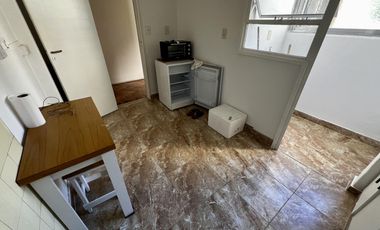 Mb depto de 3 amb, muy luminoso al lateral - Exc estado - Mb
