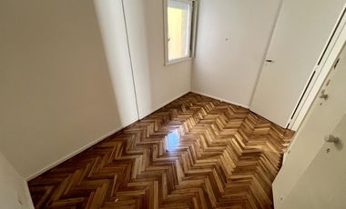 Mb depto de 3 amb, muy luminoso al lateral - Exc estado - Mb