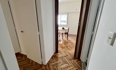 Mb depto de 3 amb, muy luminoso al lateral - Exc estado - Mb