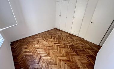 Mb depto de 3 amb, muy luminoso al lateral - Exc estado - Mb