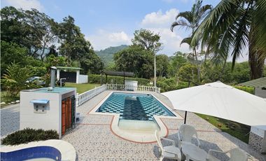 VENTA ESPECTACULAR CASA LOTE UBICADA  A 10 MINUTOS DE LA VEGA C/MARCA