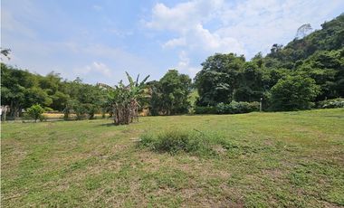 VENTA ESPECTACULAR CASA LOTE UBICADA  A 10 MINUTOS DE LA VEGA C/MARCA