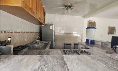 VENTA ESPECTACULAR CASA LOTE UBICADA  A 10 MINUTOS DE LA VEGA C/MARCA