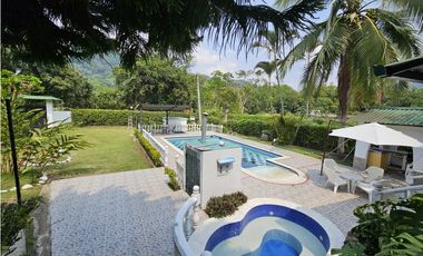 VENTA ESPECTACULAR CASA LOTE UBICADA  A 10 MINUTOS DE LA VEGA C/MARCA