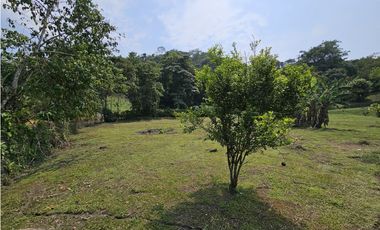 VENTA ESPECTACULAR CASA LOTE UBICADA  A 10 MINUTOS DE LA VEGA C/MARCA