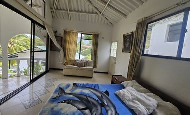 VENTA ESPECTACULAR CASA LOTE UBICADA  A 10 MINUTOS DE LA VEGA C/MARCA