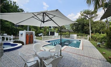 VENTA ESPECTACULAR CASA LOTE UBICADA  A 10 MINUTOS DE LA VEGA C/MARCA