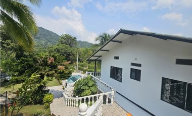 VENTA ESPECTACULAR CASA LOTE UBICADA  A 10 MINUTOS DE LA VEGA C/MARCA