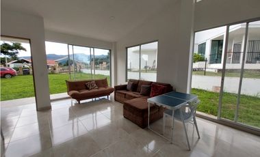 VENTA LINDA CASA EN EL MEJOR CONDOMINIO DE CHINAUTA CUNDINAMARCA