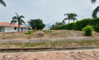 VENTA LOTE ESQUINERO SUPER UBICADO EN EL MEJOR CONDOMINIO DE CHINAUTA