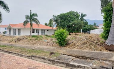 VENTA LOTE ESQUINERO SUPER UBICADO EN EL MEJOR CONDOMINIO DE CHINAUTA