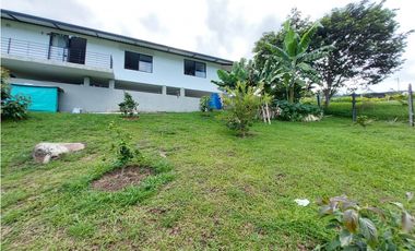 VENPERMUTO HERMOSA CASA DE CAMPO EN LA VEREDA EL GUAYABAL FUSAGASUG