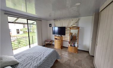 VENPERMUTO HERMOSA CASA DE CAMPO EN LA VEREDA EL GUAYABAL FUSAGASUG