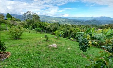 VENPERMUTO HERMOSA CASA DE CAMPO EN LA VEREDA EL GUAYABAL FUSAGASUG