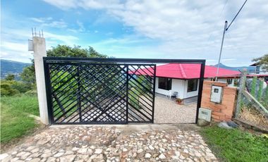 VENPERMUTO HERMOSA CASA DE CAMPO EN LA VEREDA EL GUAYABAL FUSAGASUG