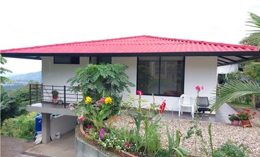 VENPERMUTO HERMOSA CASA DE CAMPO EN LA VEREDA EL GUAYABAL FUSAGASUG