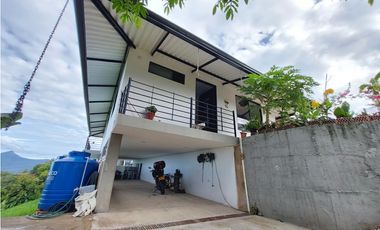 VENPERMUTO HERMOSA CASA DE CAMPO EN LA VEREDA EL GUAYABAL FUSAGASUG
