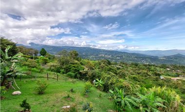 VENPERMUTO HERMOSA CASA DE CAMPO EN LA VEREDA EL GUAYABAL FUSAGASUG