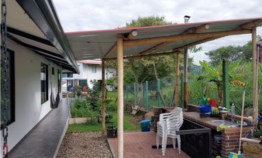 VENPERMUTO HERMOSA CASA DE CAMPO EN LA VEREDA EL GUAYABAL FUSAGASUG