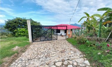 VENPERMUTO HERMOSA CASA DE CAMPO EN LA VEREDA EL GUAYABAL FUSAGASUG