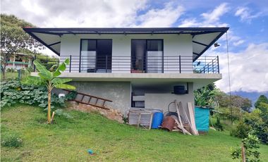 VENPERMUTO HERMOSA CASA DE CAMPO EN LA VEREDA EL GUAYABAL FUSAGASUG