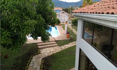 VENTA CASA  EN EL MEJOR CONDOMINIO DE CHINAUTA PRECIO DE OPORTUNIDAD