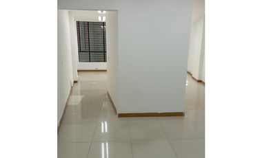 SE ARRIENDA OFICINA POBLADO