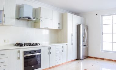 SE ALQUILA CASA EN CALI EL INGENIO CON PISCINA PARQ. 4 CARROS LUJO