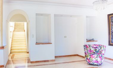 SE ALQUILA CASA EN CALI EL INGENIO CON PISCINA PARQ. 4 CARROS LUJO