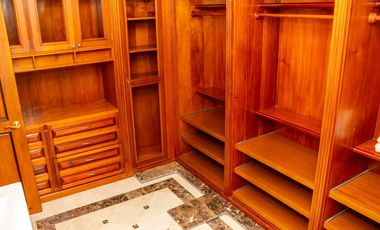 SE ALQUILA CASA EN CALI EL INGENIO CON PISCINA PARQ. 4 CARROS LUJO