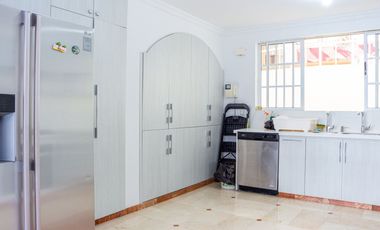 SE ALQUILA CASA EN CALI EL INGENIO CON PISCINA PARQ. 4 CARROS LUJO