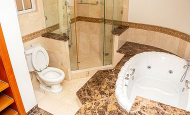 SE ALQUILA CASA EN CALI EL INGENIO CON PISCINA PARQ. 4 CARROS LUJO