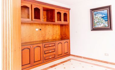 SE ALQUILA CASA EN CALI EL INGENIO CON PISCINA PARQ. 4 CARROS LUJO