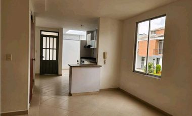 Se vende casa en conjunto cerrado excelente sector