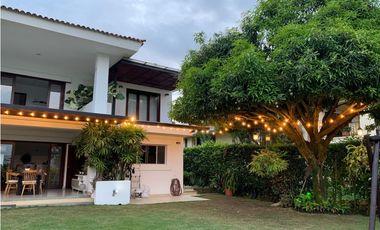 SE ALQUILA HERMOSA CASA EN CALI EN ZONA EXCLUSIVA DE  CIUDAD JARDIN