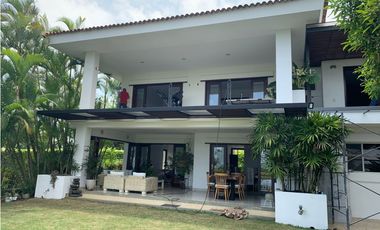 SE ALQUILA HERMOSA CASA EN CALI EN ZONA EXCLUSIVA DE  CIUDAD JARDIN