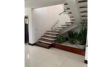 SE ALQUILA HERMOSA CASA EN CALI EN ZONA EXCLUSIVA DE  CIUDAD JARDIN