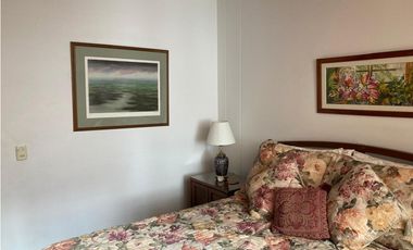 Amplia casa con terrazas para venta en Gratamira