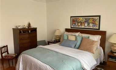 Amplia casa con terrazas para venta en Gratamira