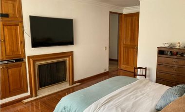 Amplia casa con terrazas para venta en Gratamira