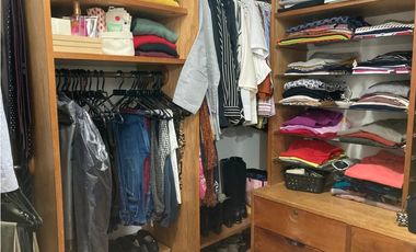 Amplia casa con terrazas para venta en Gratamira