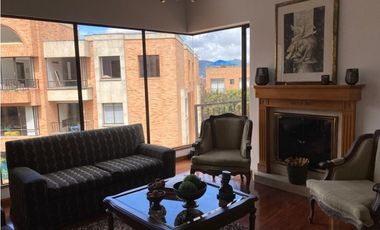 Amplia casa con terrazas para venta en Gratamira