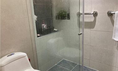 Amplia casa con terrazas para venta en Gratamira