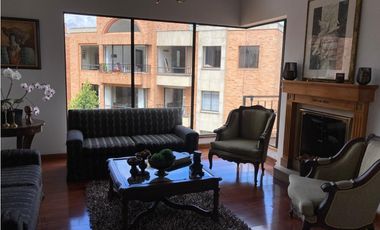 Amplia casa con terrazas para venta en Gratamira